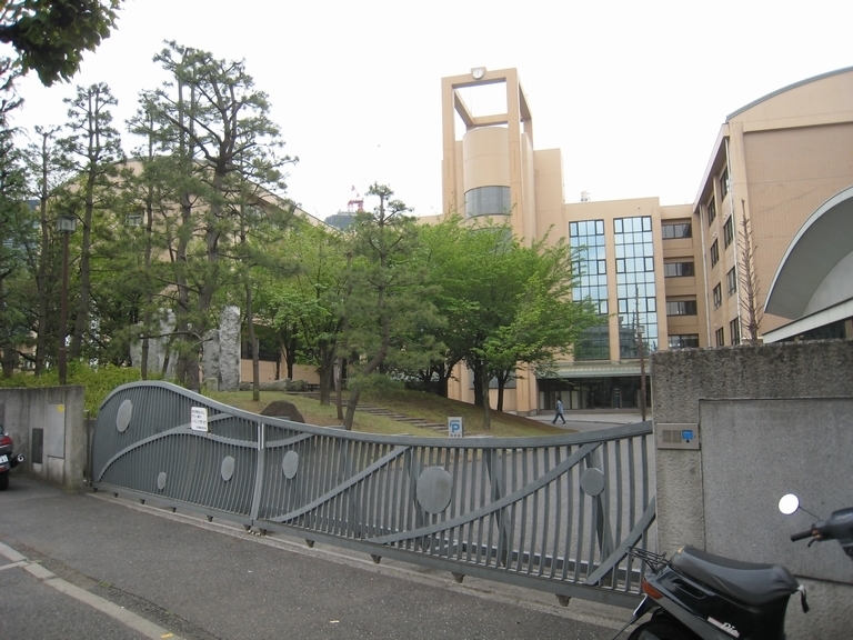 東京都立駒場高等学校 校門ドットコム