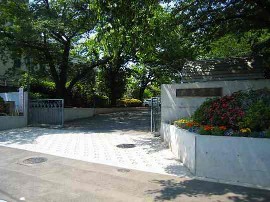 跡見学園中学校 高等学校 校門ドットコム